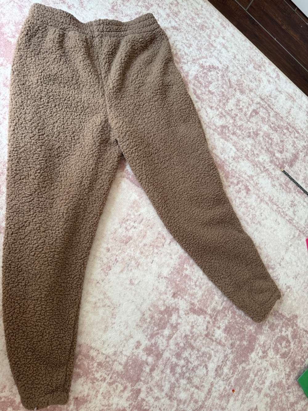 SKIMS Cozy Sherpa Sweatpants in Light Taupe - Picture 6 of 6